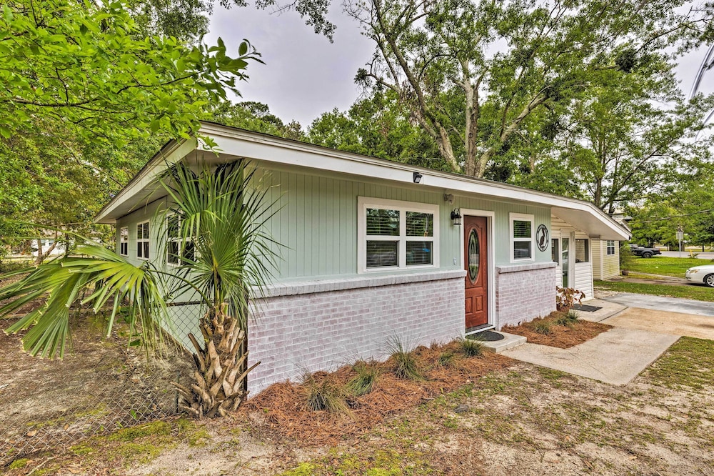 Ocean Springs Getaway - Walk to Beach & Downtown! view 2