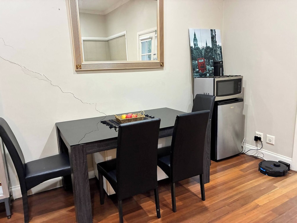 Cozy Tusmore Apartment With Private Garden City View Near Burnside Village Mall