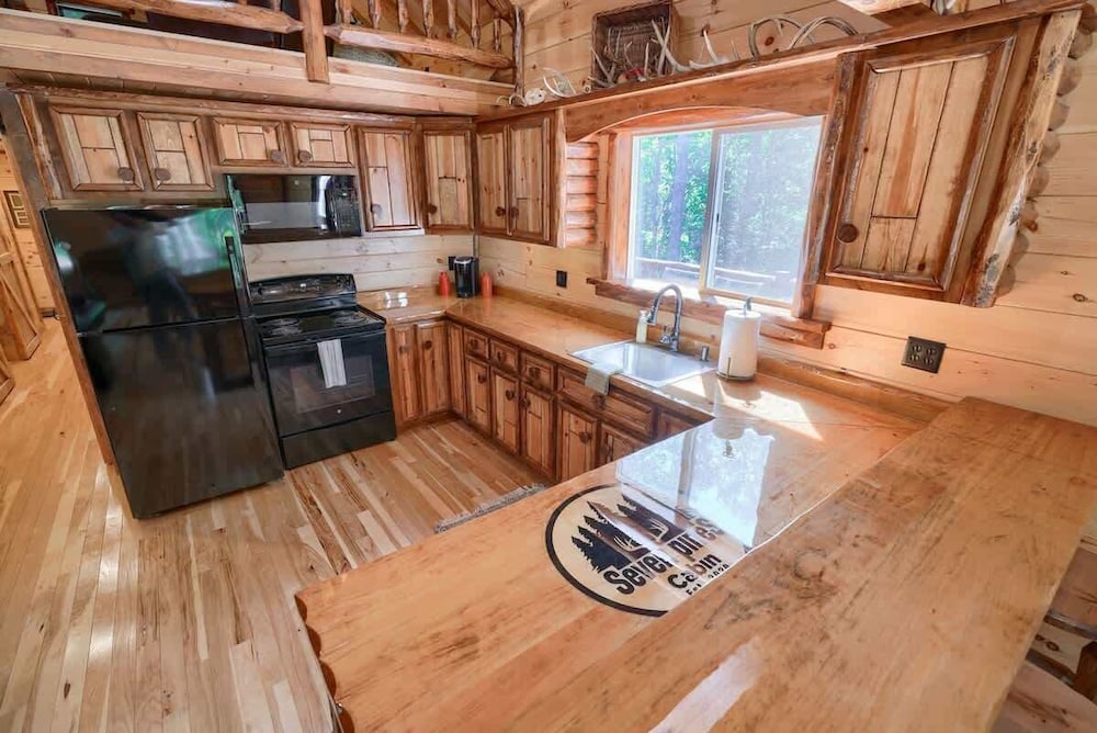 Seven Pines Cabin - Secluded in Hocking Hills
