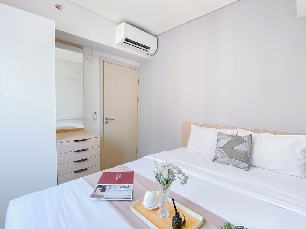 Spacious And Cozy 2Br With Extra Room At Meikarta Apartment