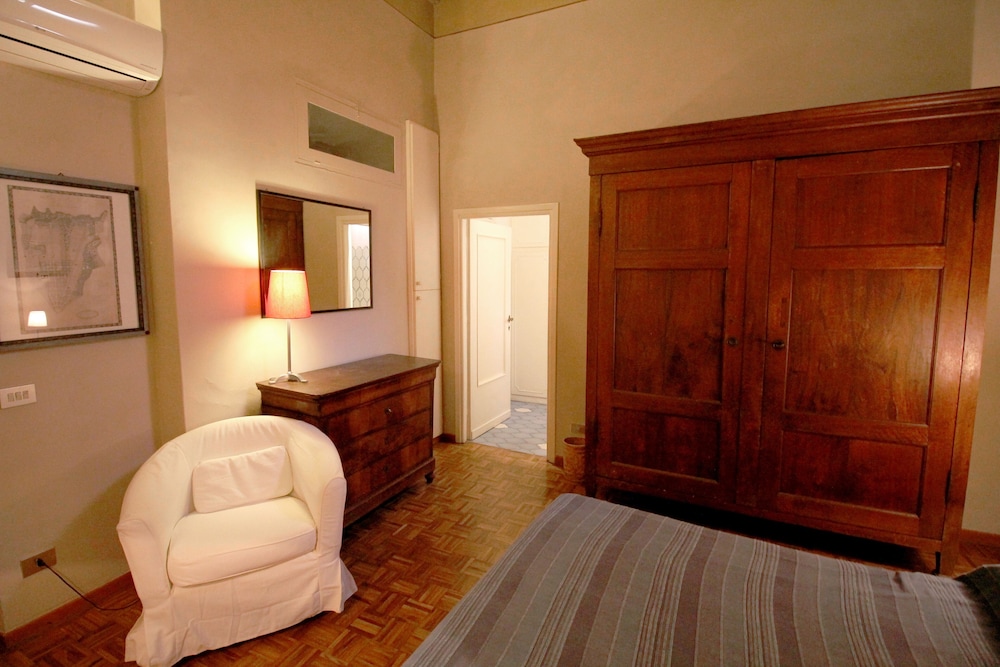 Via Giulia Apartments
