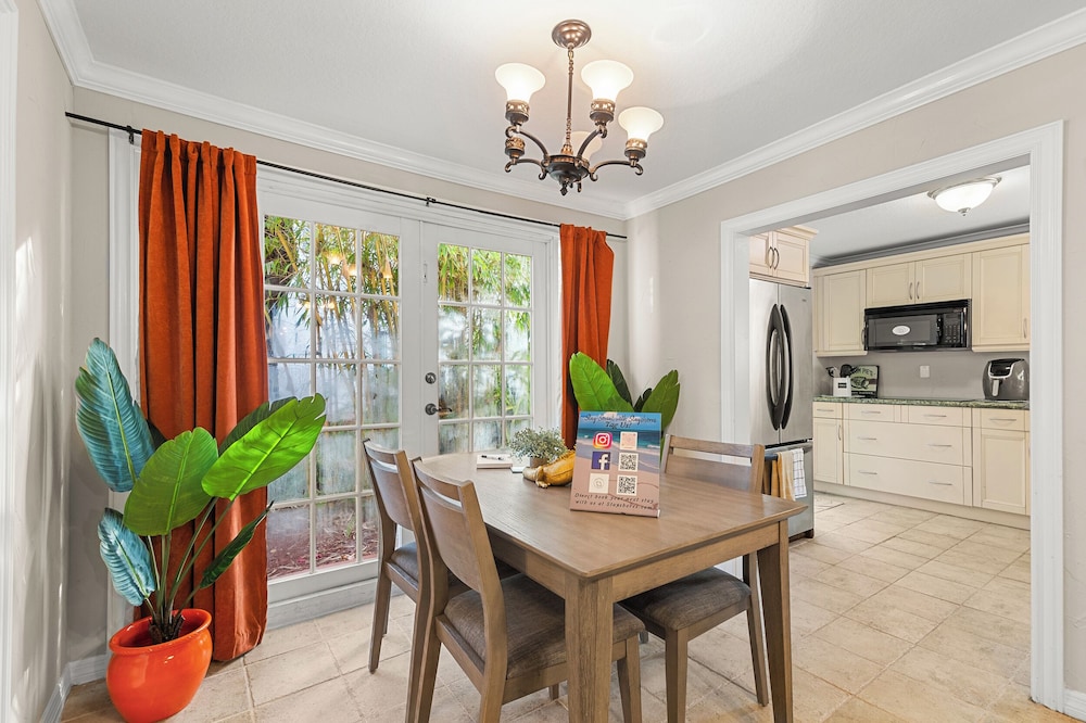 2 Mansions with Pool in West Palm Beach