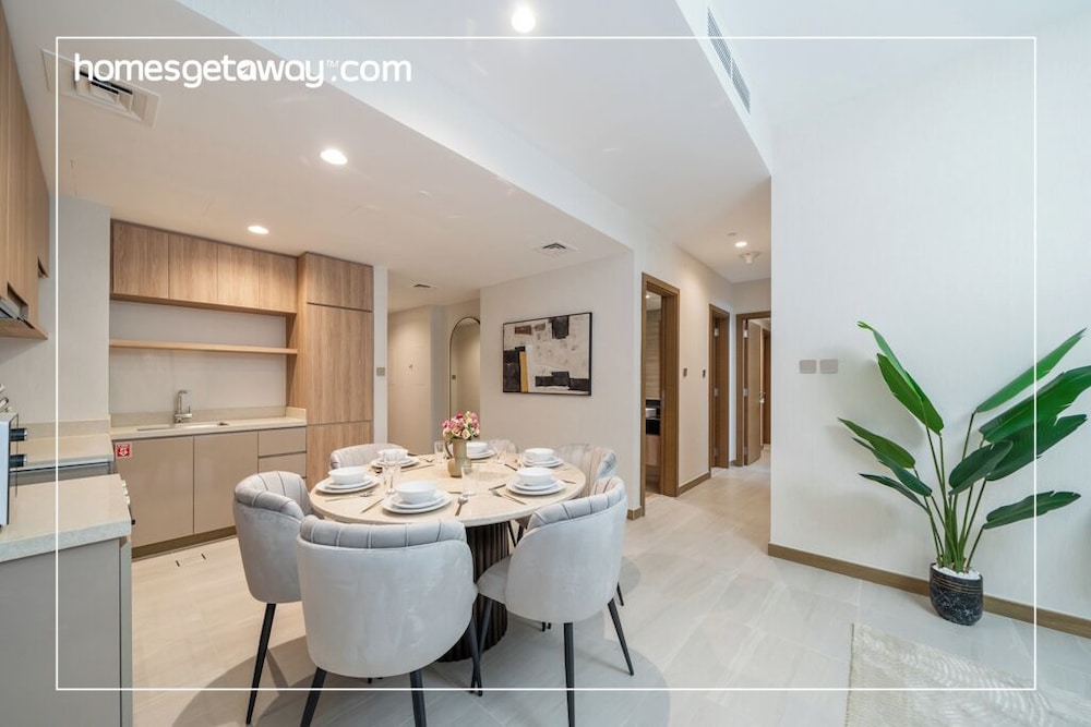 Modern 2BR – Canal-Side Elegance