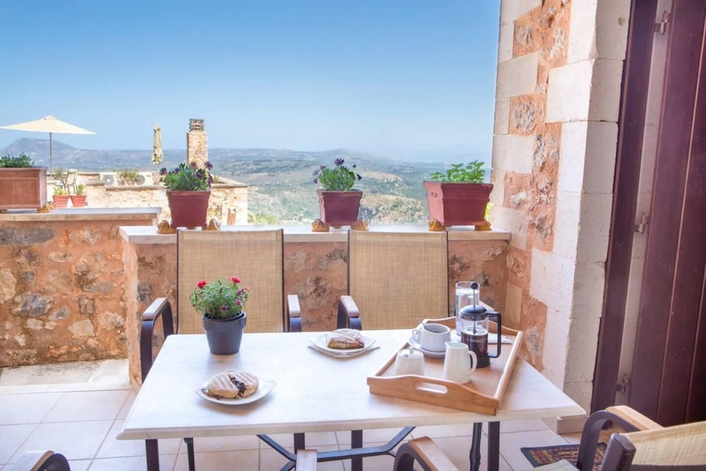Red Villa - Fliskouni - 1 Bedroom Maisonette view 5