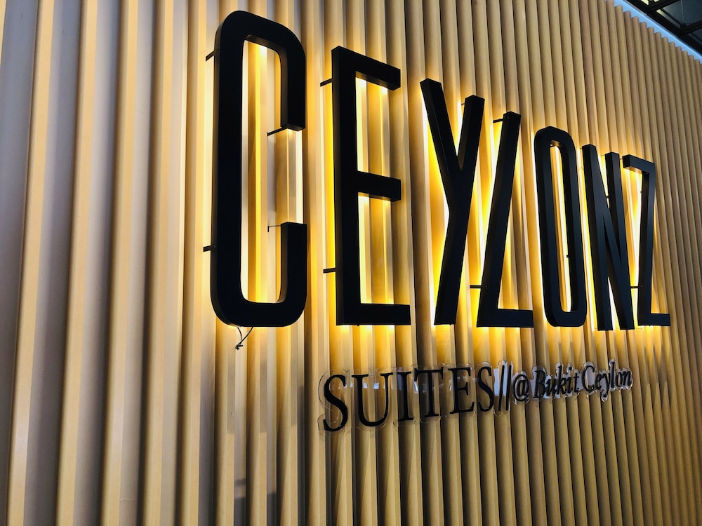 Ceylonz Suites by Roomy