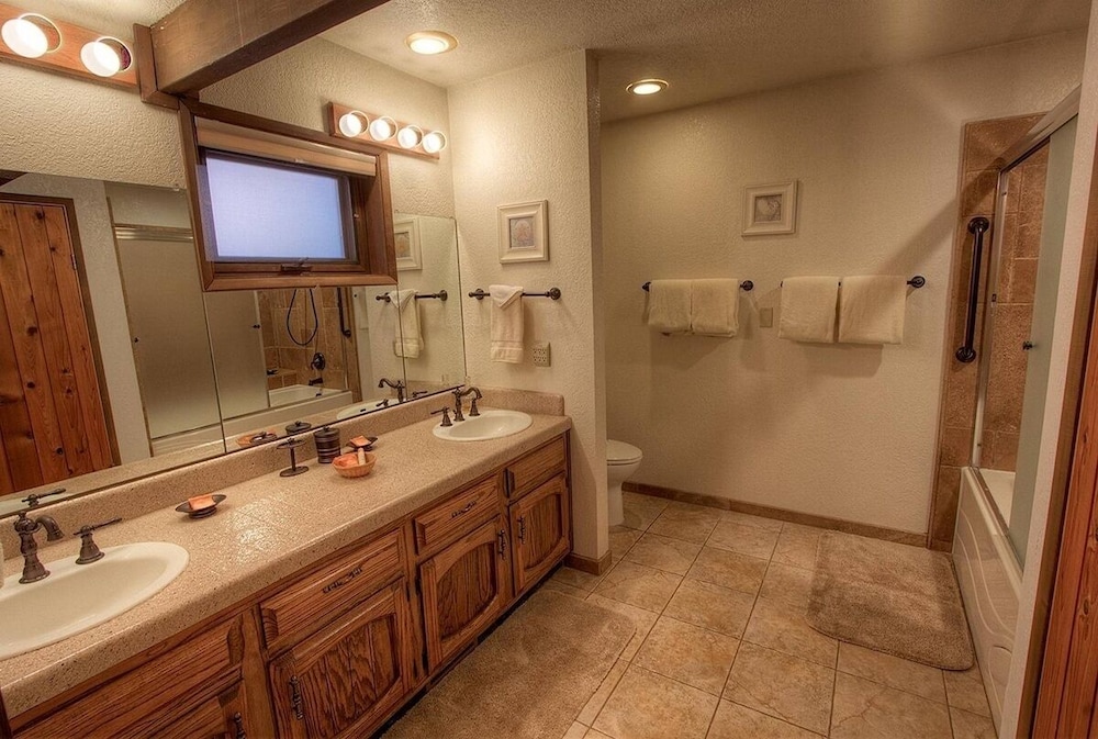 Cyh1281- Tahoe Acres 5 Bedroom Home