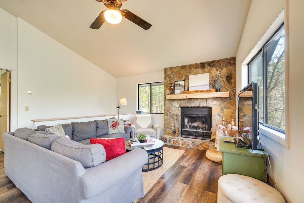 Hiwassee Lake Access: Pet-friendly Cabin w/ Views!