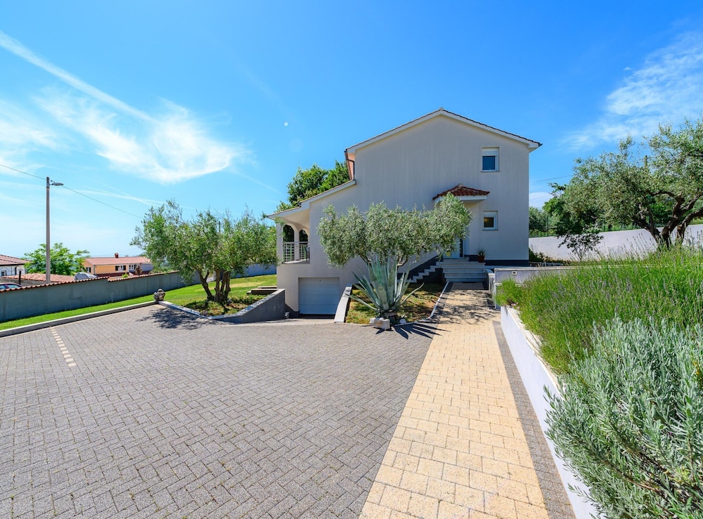 Villa Elisa With View