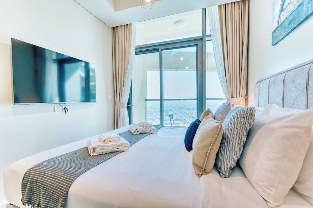 PVH - Contemporary 2BR - Aykon Tower C