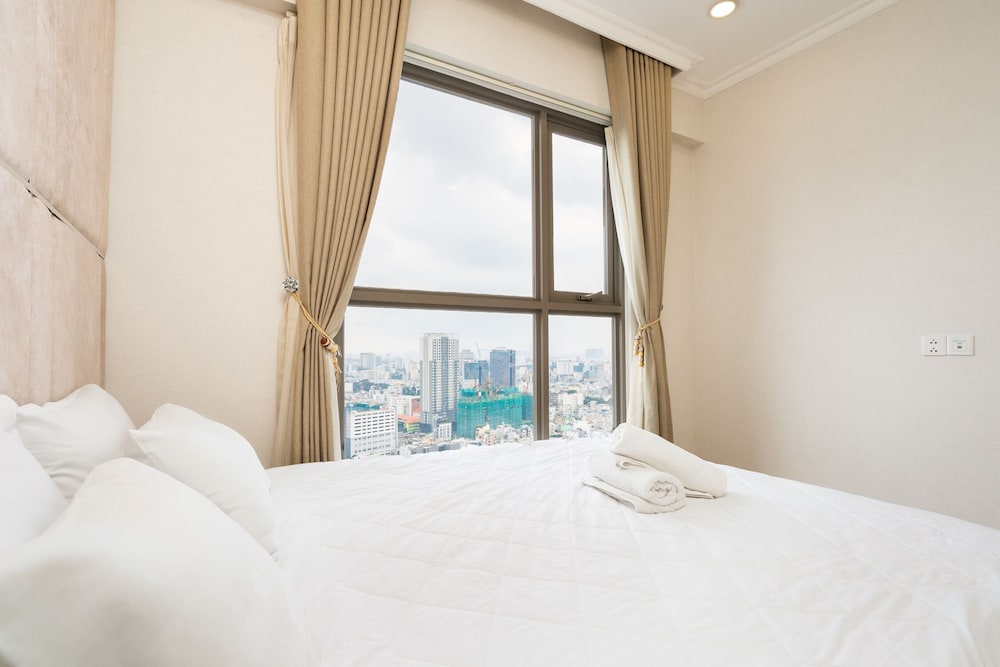 Jennifer House - Millenium Apartment
