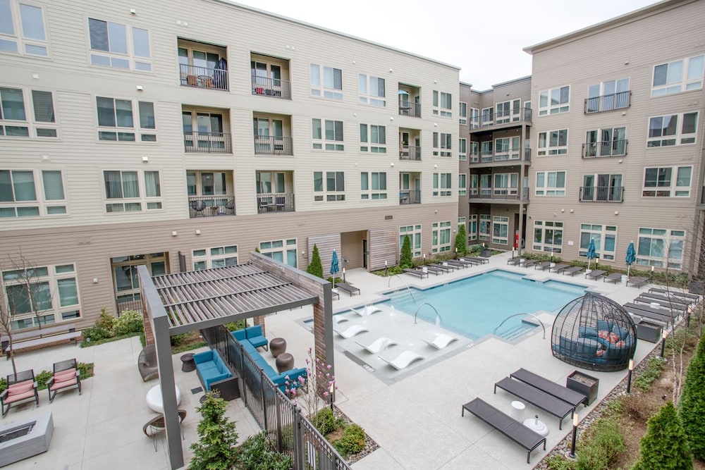 Fun & Comfort Await Alexandria Apartment