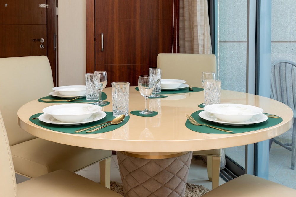 Lux BnB Stand Point -Burj Views