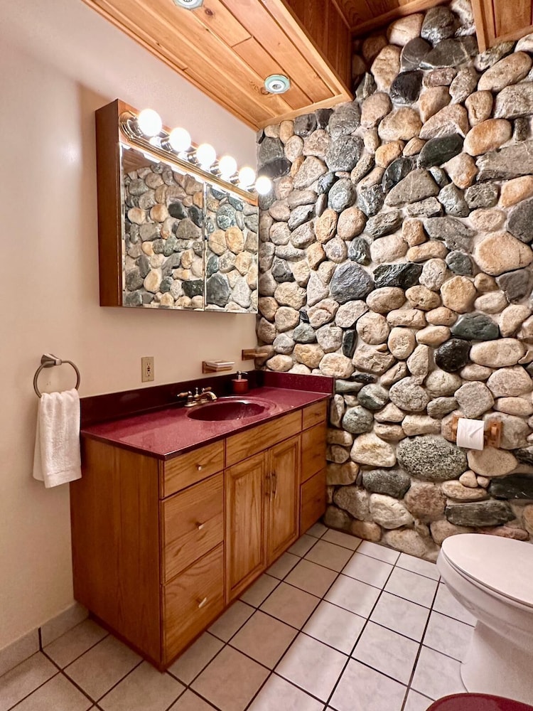 New Denver Lodge 22