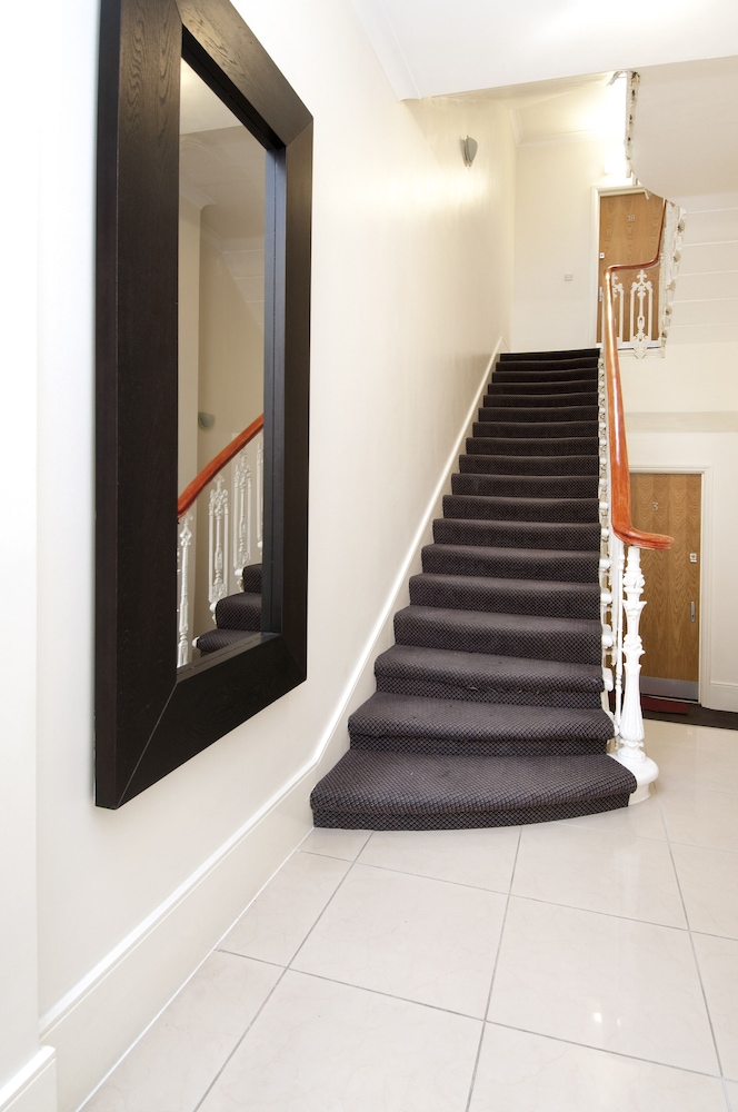 Queensborough Terrace Service Apartments by Concept Apartments