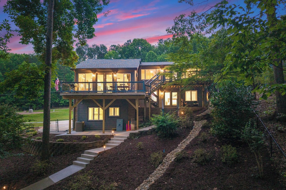 Cove's End by Avantstay Dock, Game Room, Fire Pit & Forest Views