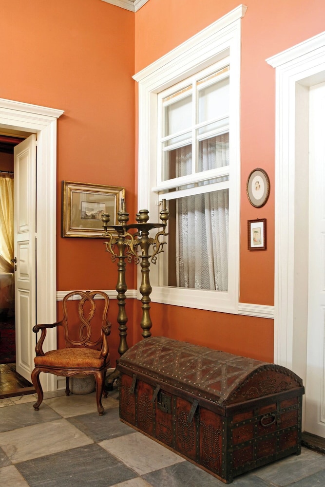 Seaside Neoclassical Property in Vaporia Ermoupoli