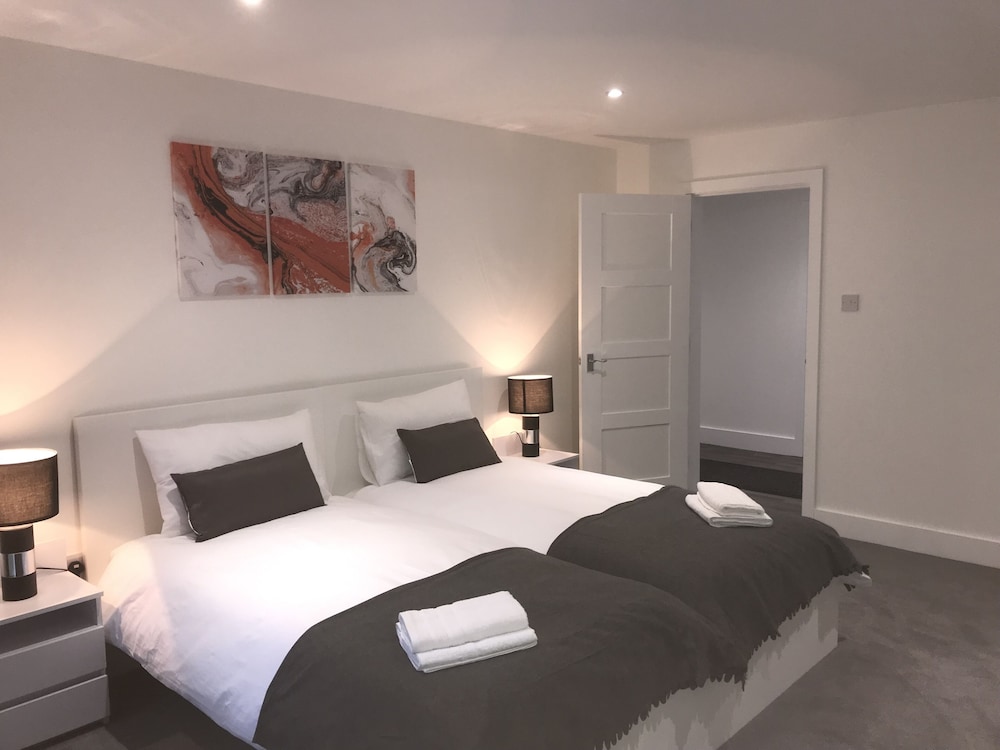 Stunning 3 bed Lodge 2000sq view 3