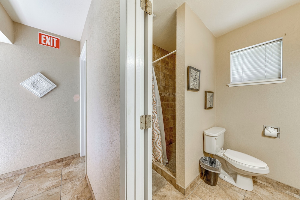 Spacious Ruidoso Home w/ Patio & Mountain Views!