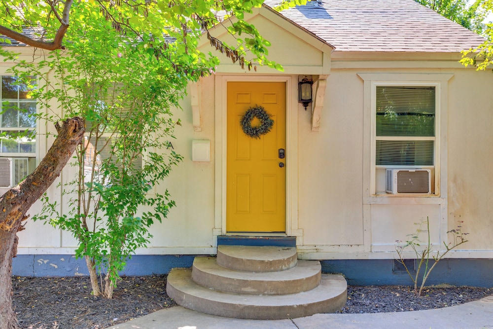 Heart of OKC Plaza District: Duplex Near Shops!