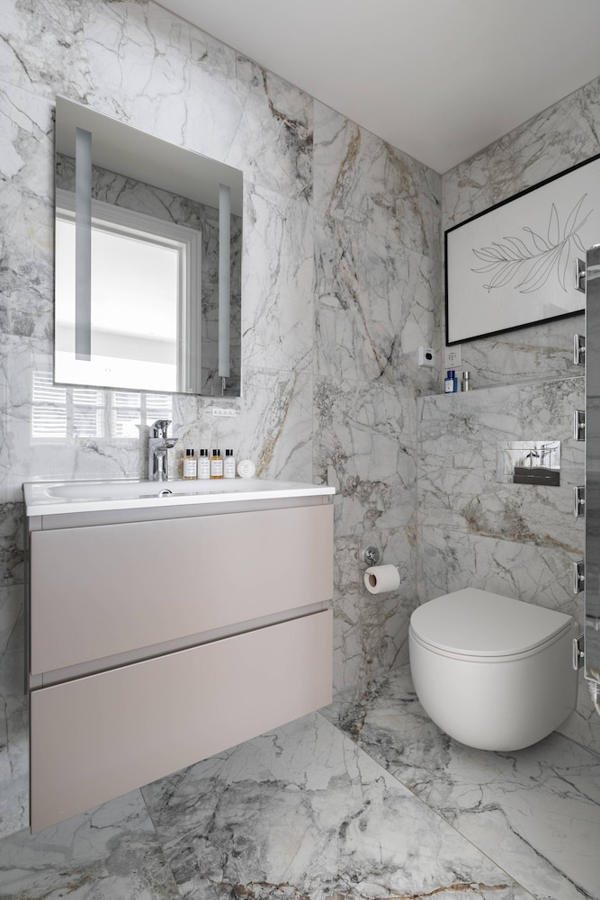 Priory Road III by Onefinestay