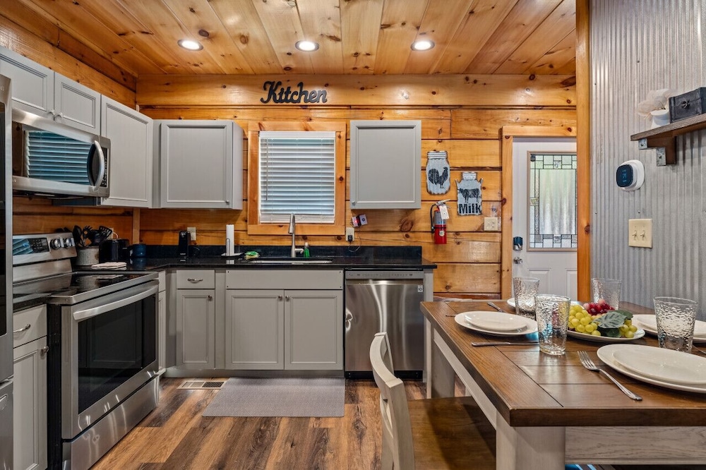 Rustic Mountain Retreat by Ghosal Luxury Lodging - Property Image 21