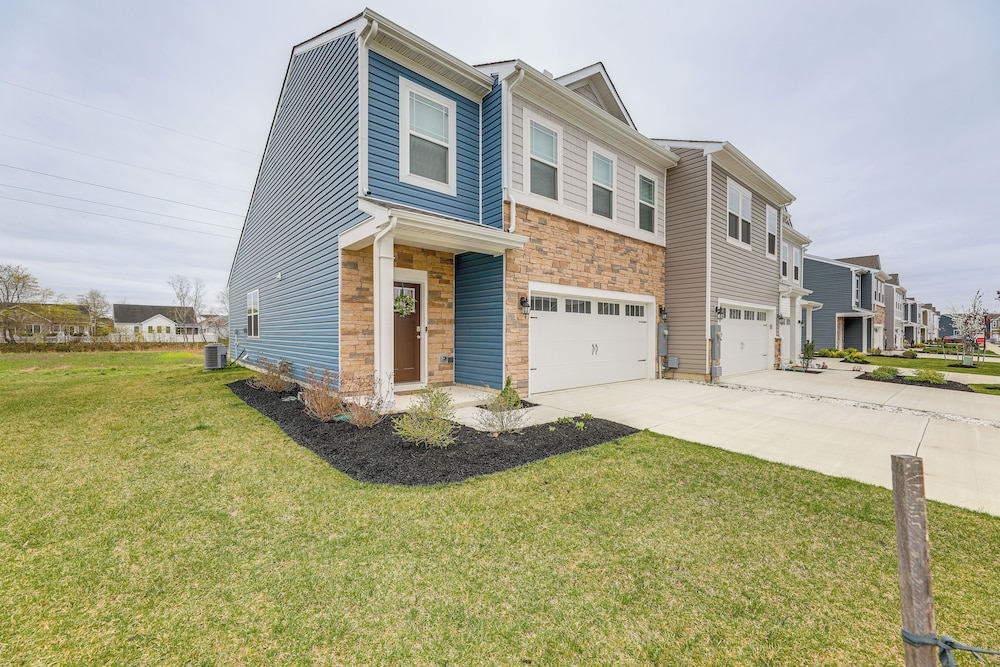 5 Mi to Bethany Beach: Townhome w/ Pool!