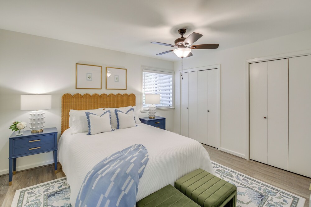 1 Mi to Boating: Pool-view Haven in Lake Hamilton!