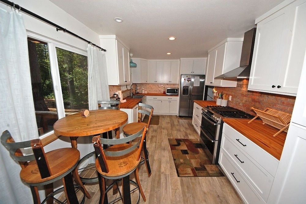 3826 Regina 4 Bedroom Home