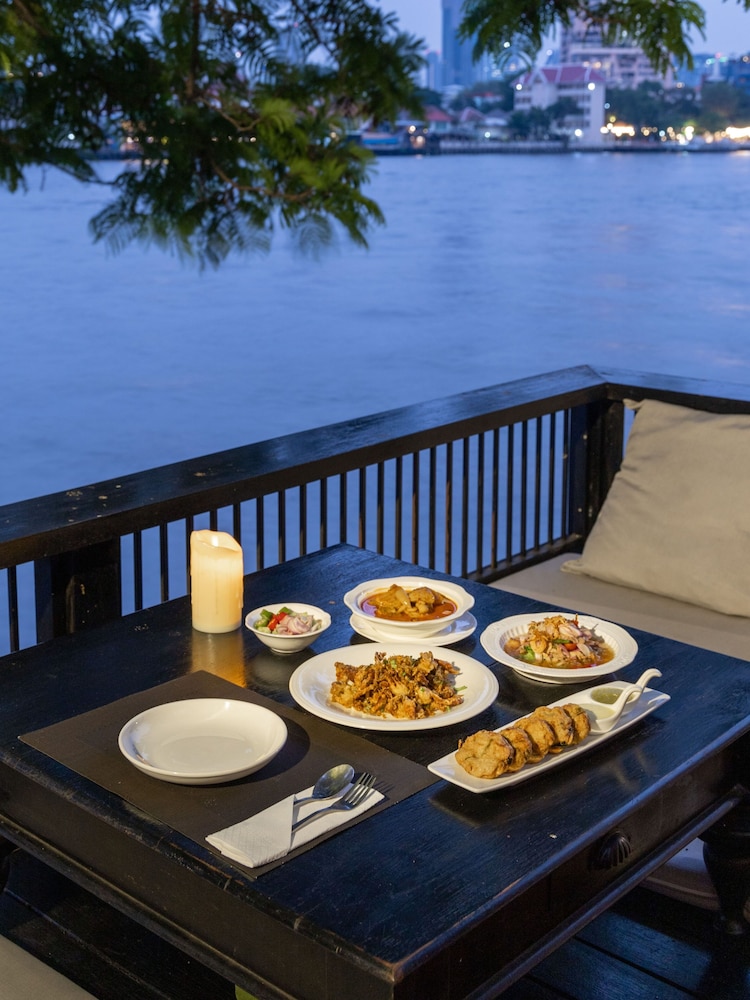 Amdaeng Bangkok Riverside Hotel 37