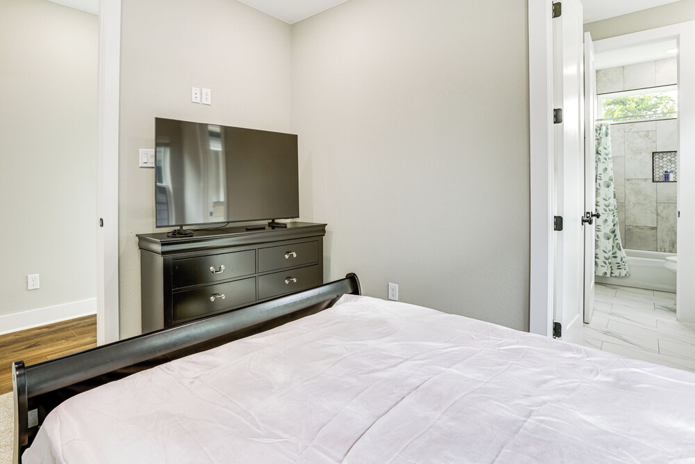 Modern Home w/ Private Yard in Northeast H-town!