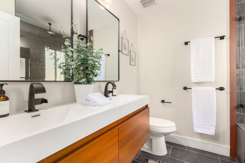 Broadway Palms Private Pool Chef Kitchen Office