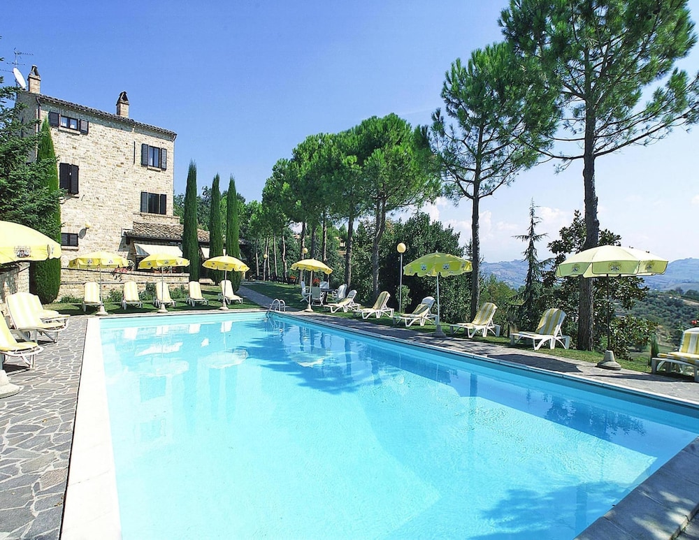Hotel in Marche With Scenic Hiking Trails photo 4