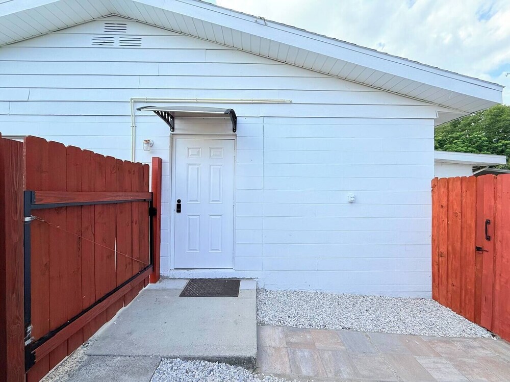 Modern Studio Escape 10min to Legoland