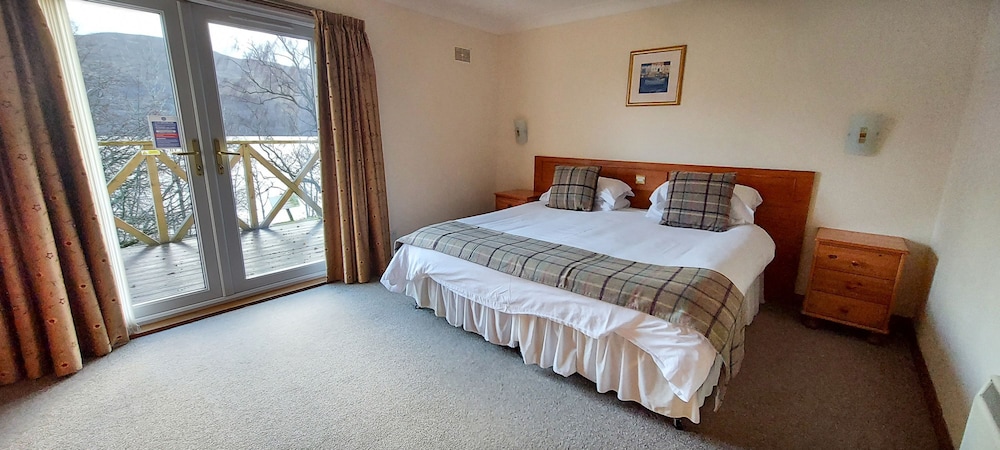 Loch Rannoch Highland Club Red Squirrel Lodge 05
