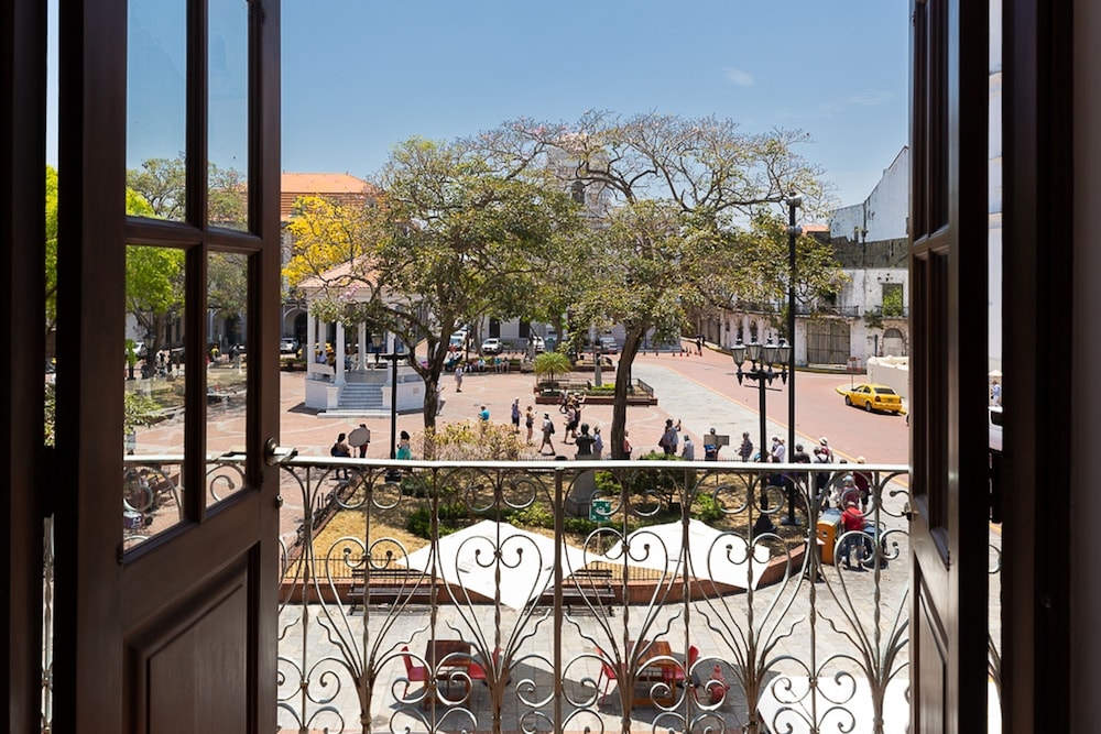 The Plaza Catedral Views by Acomodo Casco Viejo