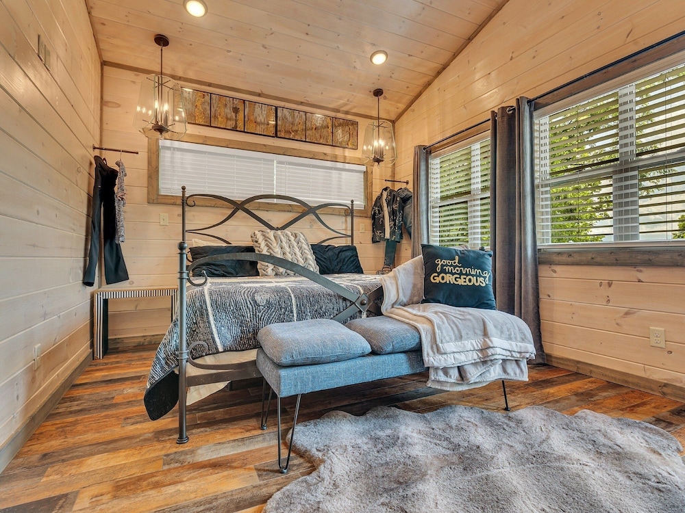 Ebenezer 4 Bedroom Cabin