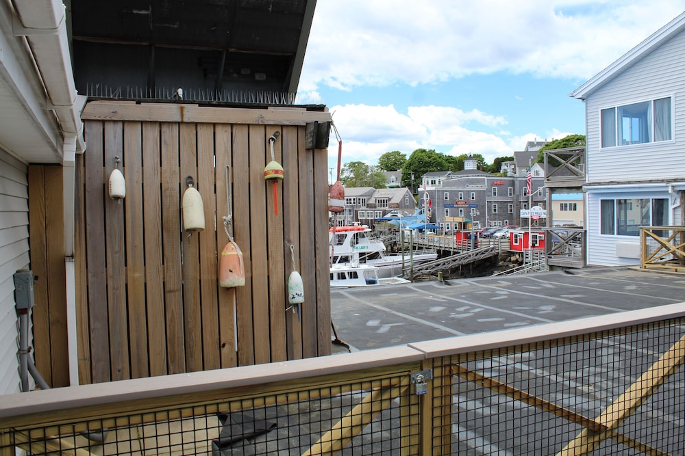 Fishermans Wharf Inn