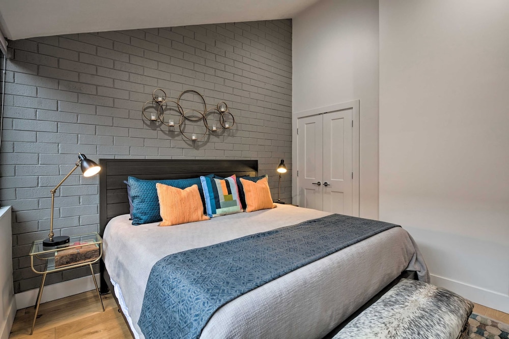 Parkside Loft by Avantstay Walk to Ski Lifts Town Pool Hot Tub Access