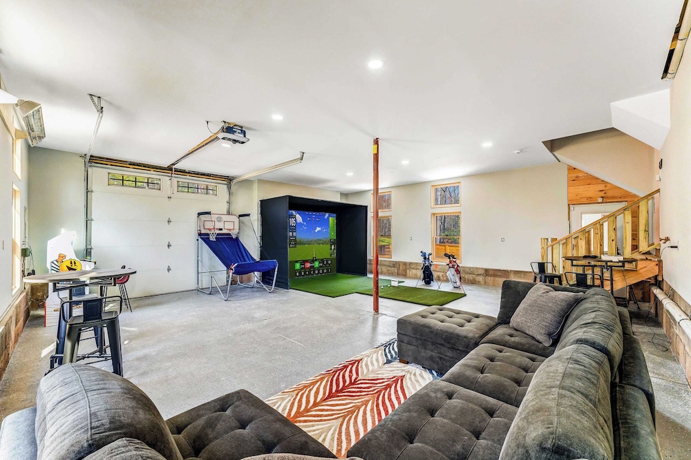 Grand Timber by Avantstay Indoor Pool, Sports Court, Game Room, & More!