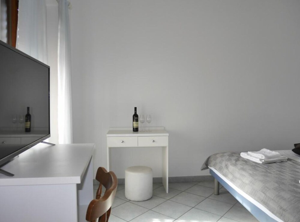 Dugi Rat Seaside Apartments