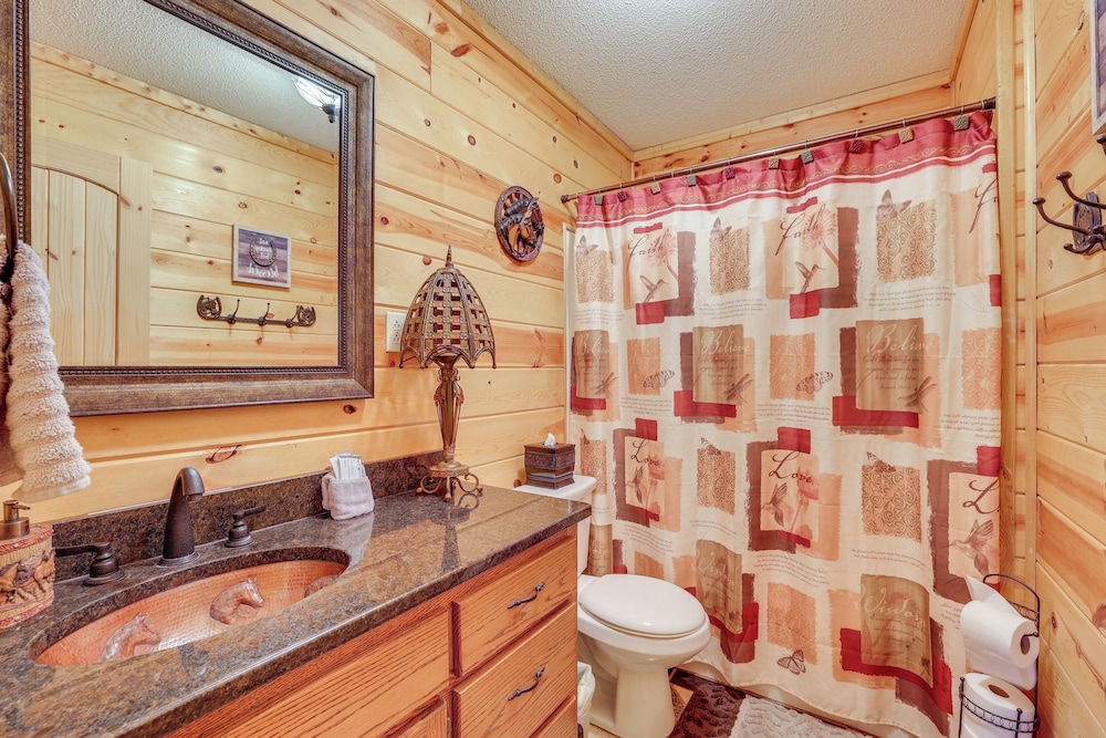 Fire Pit + Game Room: Lakefront Escape in Trenton!