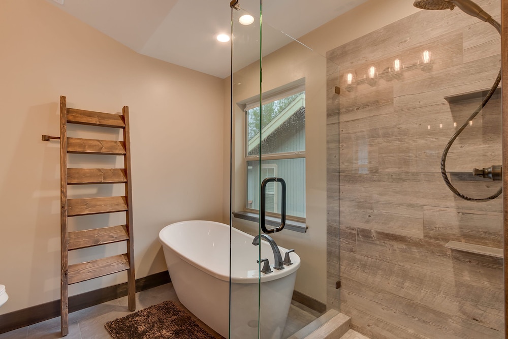 Silver Pines - Ski or Summer 30+ day Home