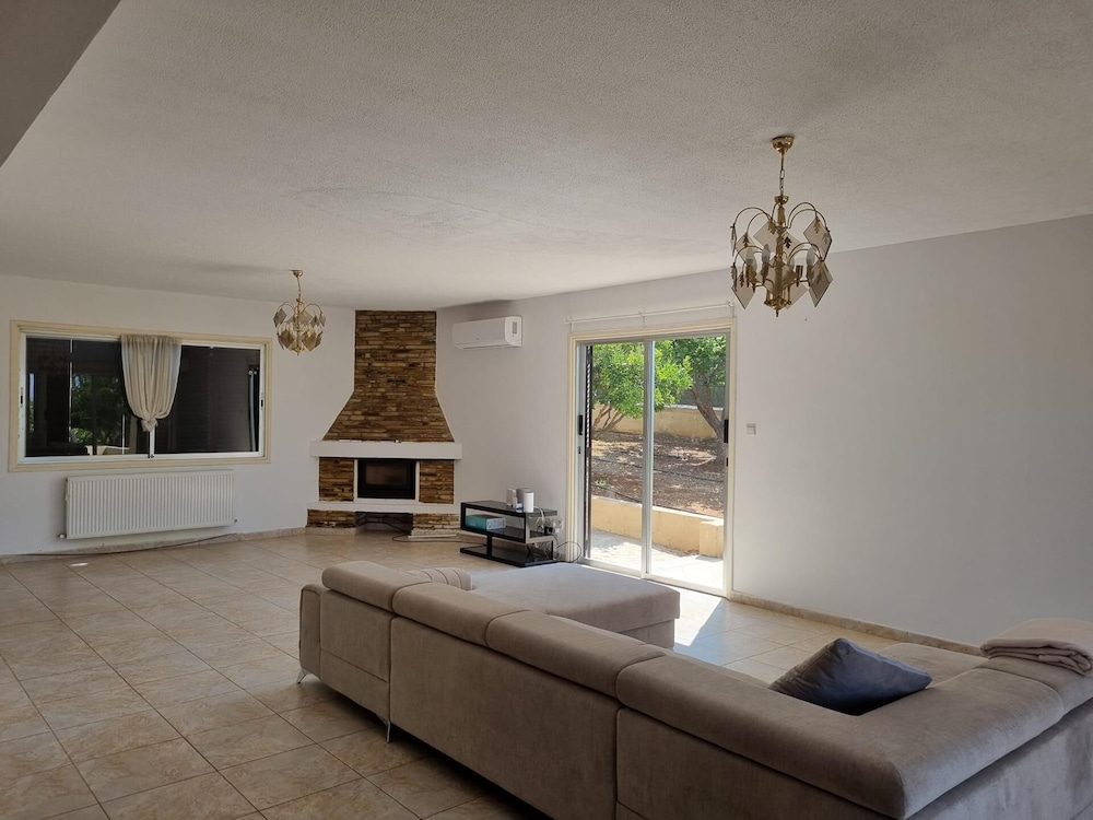 Impeccable 3-bed Villa in Tala - Paphos