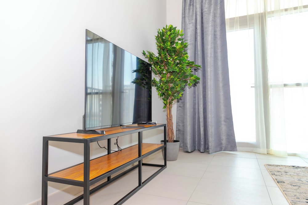 Bloomfields Modern 1BR in Reflection