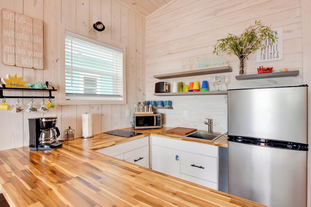 Beach & Dock Access: Lanark Village Escape!