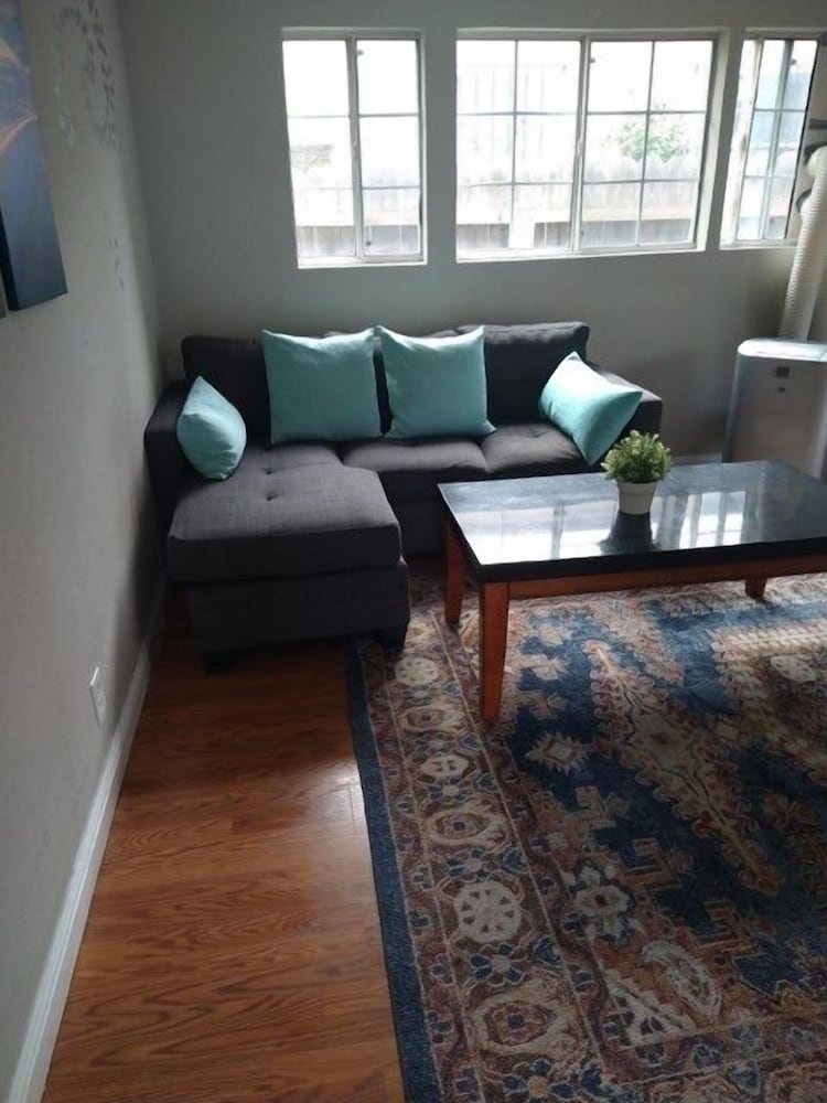 Cozy 2bd House, Minutes From Fb And Stanford Univ! 2 Bedroom Home by RedAwning - Property Image 3