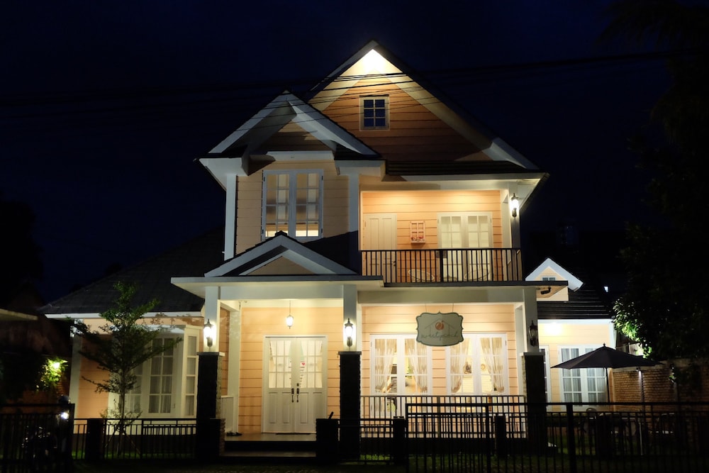 Sweet Peach House