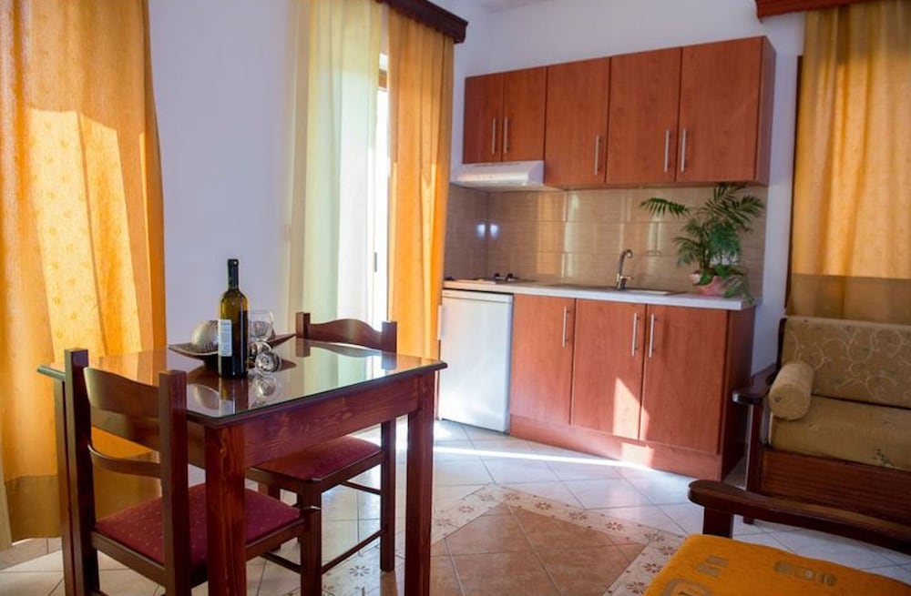 A Spacious and Bright Studio With Balcony photo 4