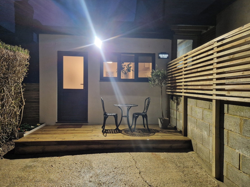 Cozy Apartment at Highbanks The Annex