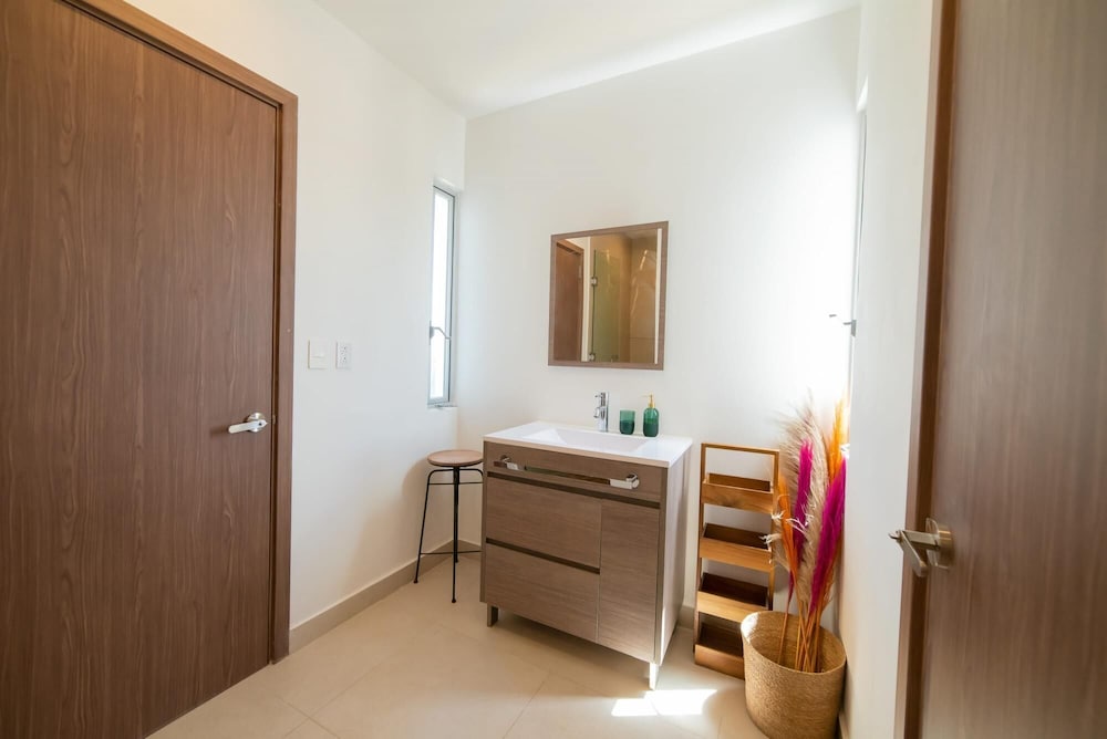 Deluxe and Unique 3BR Condo by The Harbor North of M Rida